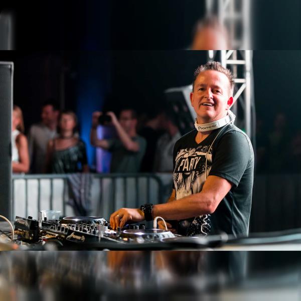 DJ SASH!